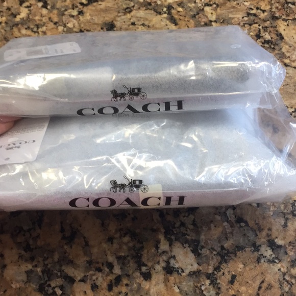 Coach 🌺 Wristlet - Picture 6 of 7